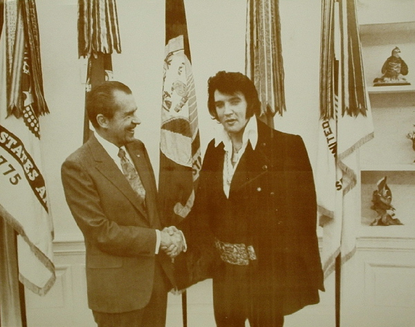 Elvis Presley & Richard Nixon / Shaking Hands