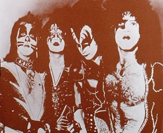 Kiss / Group Shot